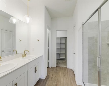 5028 Waterway Drive - Photo Thumbnail 11