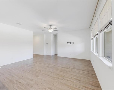 5028 Waterway Drive - Photo Thumbnail 3