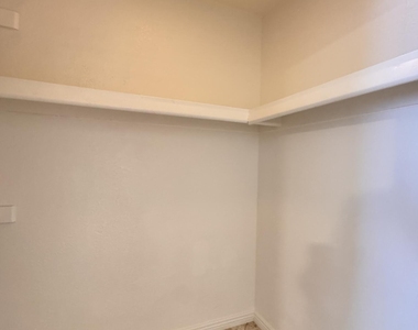 2910 W Marconi Avenue - Photo Thumbnail 10