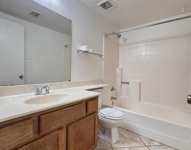 2910 W Marconi Avenue - Photo Thumbnail 7