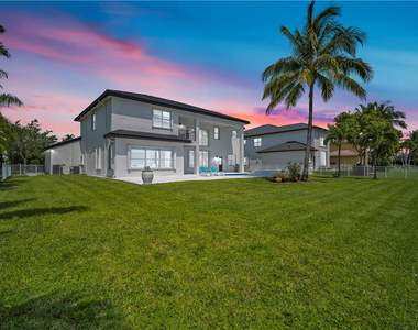 4707 Sw 195th Terrace - Photo Thumbnail 4