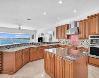 4707 Sw 195th Terrace - Photo Thumbnail 35