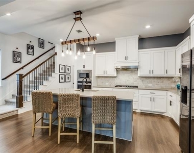 8220 Bethpage Drive - Photo Thumbnail 6