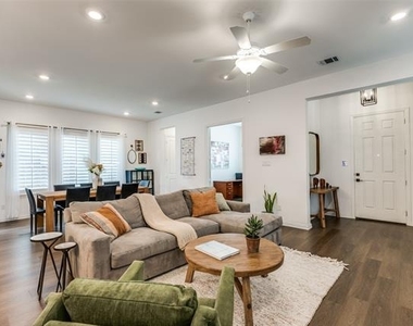 8220 Bethpage Drive - Photo Thumbnail 4