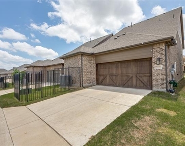 8220 Bethpage Drive - Photo Thumbnail 24