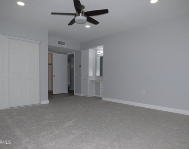 18413 N Welk Drive - Photo Thumbnail 4