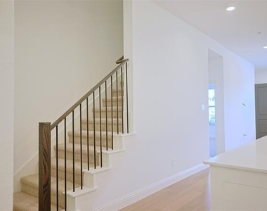 1009 Rockrose Drive - Photo Thumbnail 9