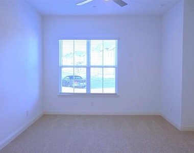 1009 Rockrose Drive - Photo Thumbnail 15