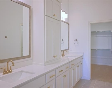 1009 Rockrose Drive - Photo Thumbnail 7