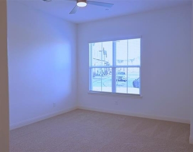 1009 Rockrose Drive - Photo Thumbnail 8