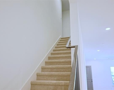 1009 Rockrose Drive - Photo Thumbnail 16