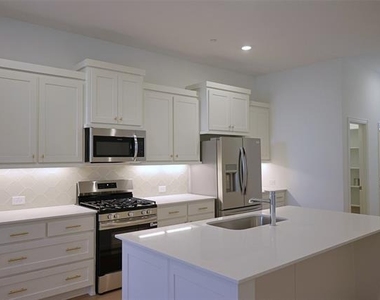 1009 Rockrose Drive - Photo Thumbnail 5