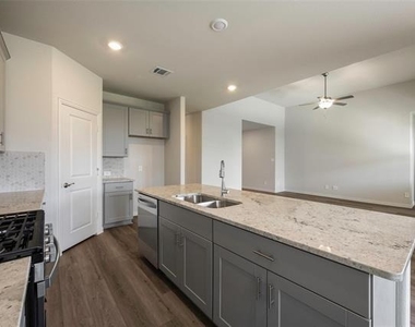 3909 Mountain Creek Drive - Photo Thumbnail 4