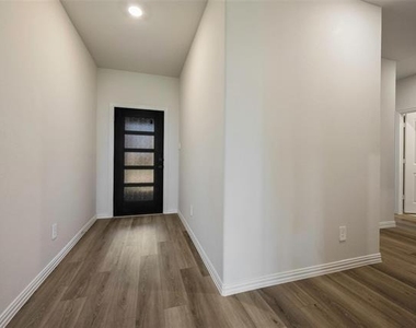 3909 Mountain Creek Drive - Photo Thumbnail 3