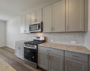 3909 Mountain Creek Drive - Photo Thumbnail 9