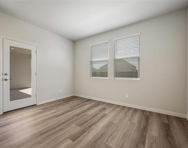 3909 Mountain Creek Drive - Photo Thumbnail 10