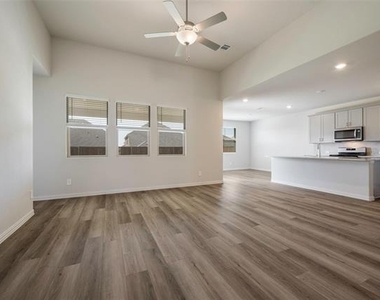 3909 Mountain Creek Drive - Photo Thumbnail 5