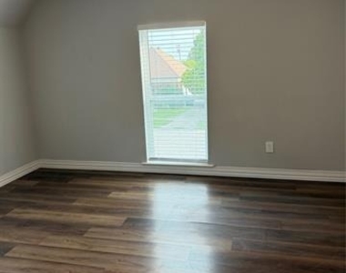 106 W Hull Street - Photo Thumbnail 8