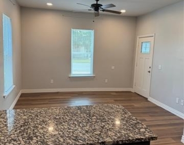 106 W Hull Street - Photo Thumbnail 4