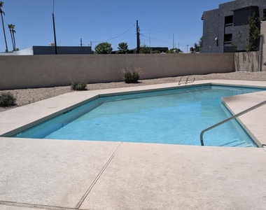 2409 W Campbell Avenue - Photo Thumbnail 2