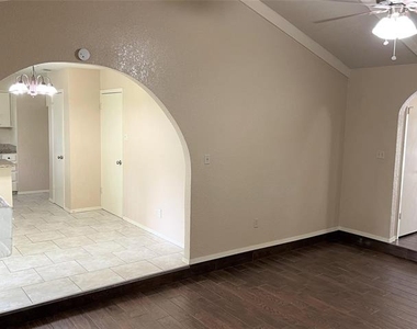 2310 Dartmouth Drive - Photo Thumbnail 13