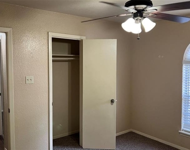 2310 Dartmouth Drive - Photo Thumbnail 9
