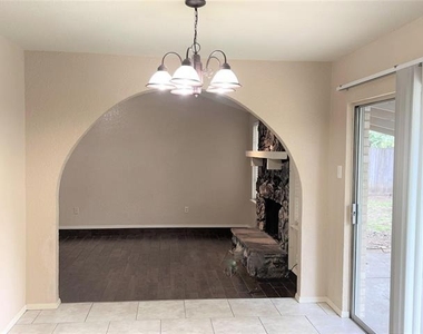 2310 Dartmouth Drive - Photo Thumbnail 3
