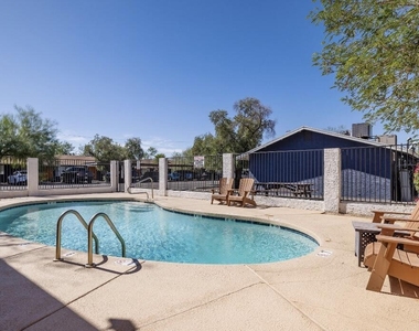 1826 N 51st Street - Photo Thumbnail 11