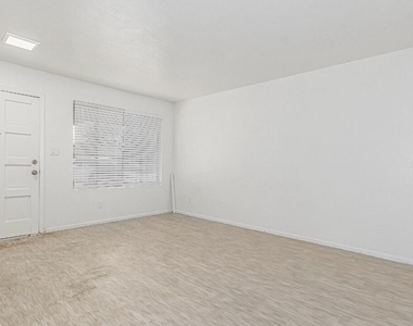 1826 N 51st Street - Photo Thumbnail 8