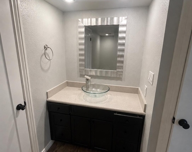 4930 N 42nd Way - Photo Thumbnail 4