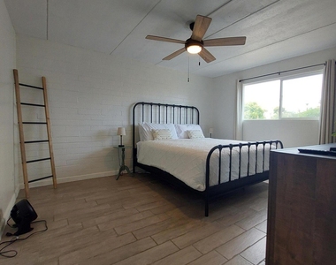 240 S Old Litchfield Road - Photo Thumbnail 24