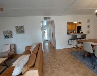 240 S Old Litchfield Road - Photo Thumbnail 10