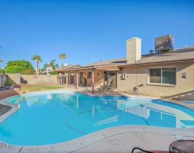 2319 E Loma Vista Drive - Photo Thumbnail 6