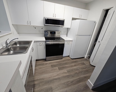 12148 St. Andrews Place - Photo Thumbnail 2