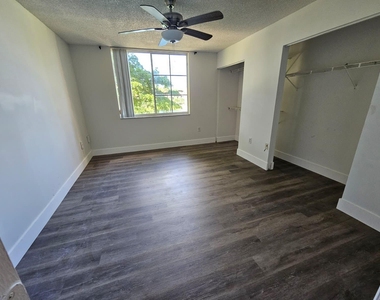12148 St. Andrews Place - Photo Thumbnail 6
