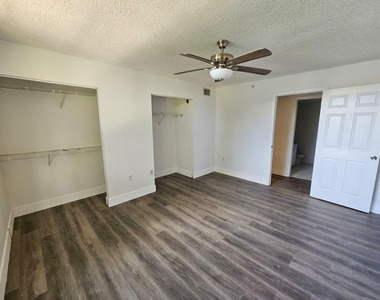 12148 St. Andrews Place - Photo Thumbnail 4