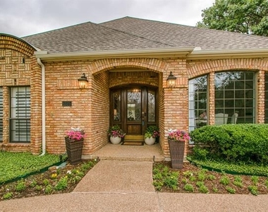 1325 Shamrock Lane - Photo Thumbnail 3