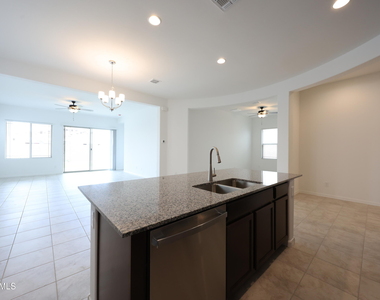 7683 W Smoketree Drive - Photo Thumbnail 3