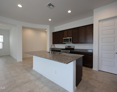 7683 W Smoketree Drive - Photo Thumbnail 2