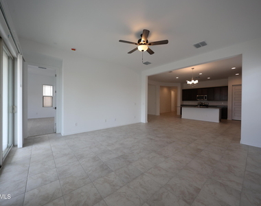 7683 W Smoketree Drive - Photo Thumbnail 5