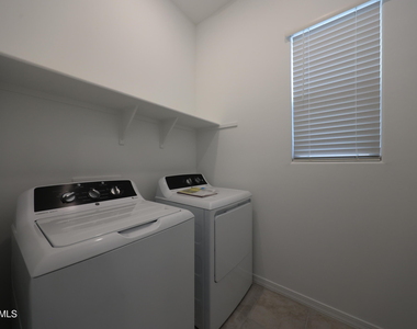 7683 W Smoketree Drive - Photo Thumbnail 13