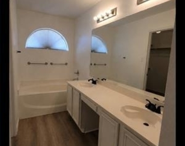 3115 Creek Hollow Drive - Photo Thumbnail 5