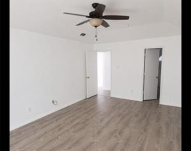 3115 Creek Hollow Drive - Photo Thumbnail 4