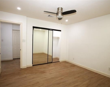 2916 Harbinger Lane - Photo Thumbnail 9