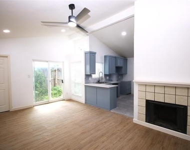 2916 Harbinger Lane - Photo Thumbnail 3