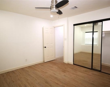 2916 Harbinger Lane - Photo Thumbnail 10