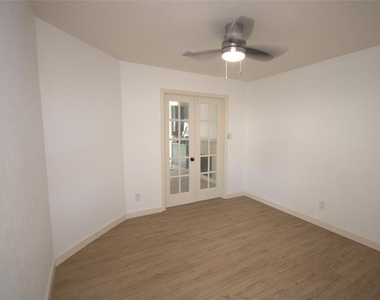 2916 Harbinger Lane - Photo Thumbnail 7