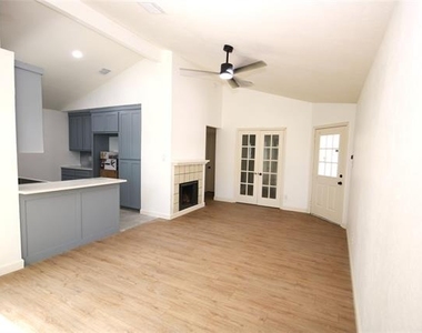 2916 Harbinger Lane - Photo Thumbnail 15