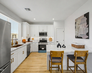 2601 E Clarendon Avenue - Photo Thumbnail 13
