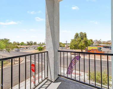 2601 E Clarendon Avenue - Photo Thumbnail 29